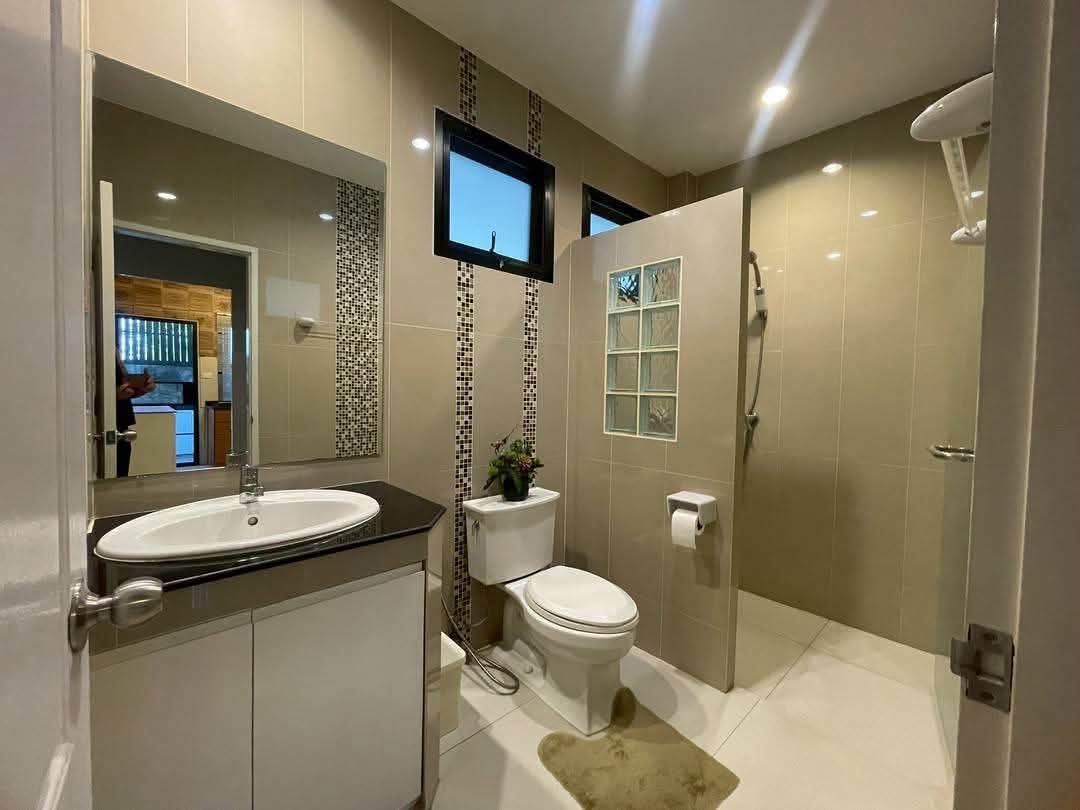 Spacious Corner House Preview 2