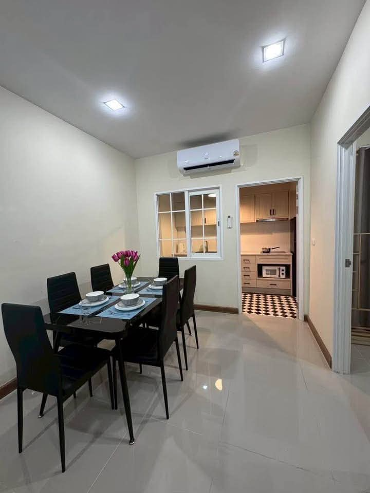 Beautiful Townhome Preview 7