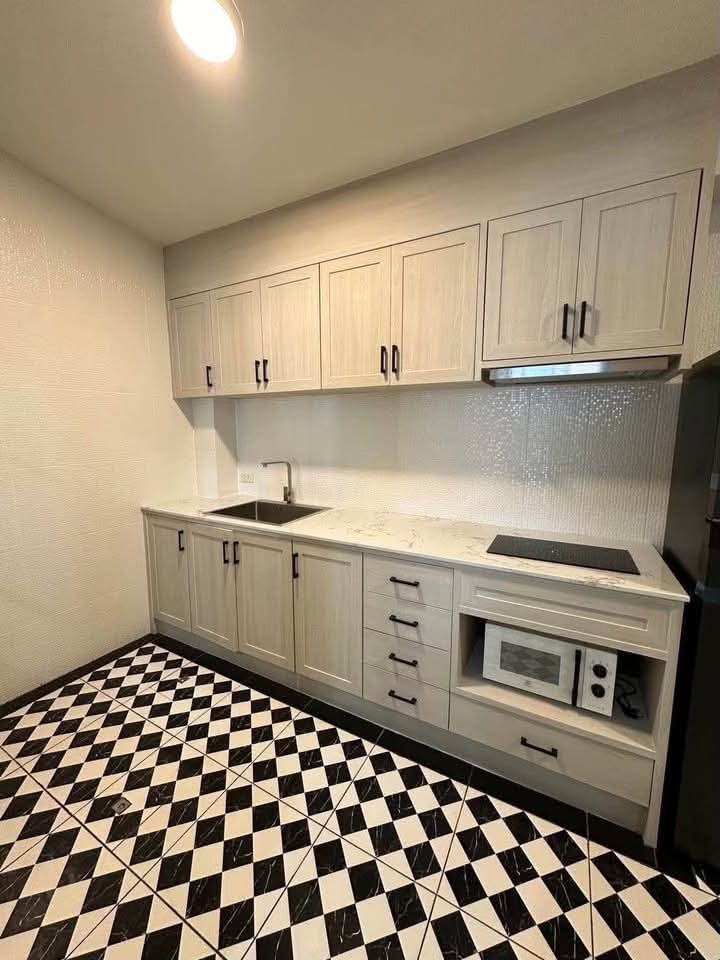 Beautiful Townhome Preview 6