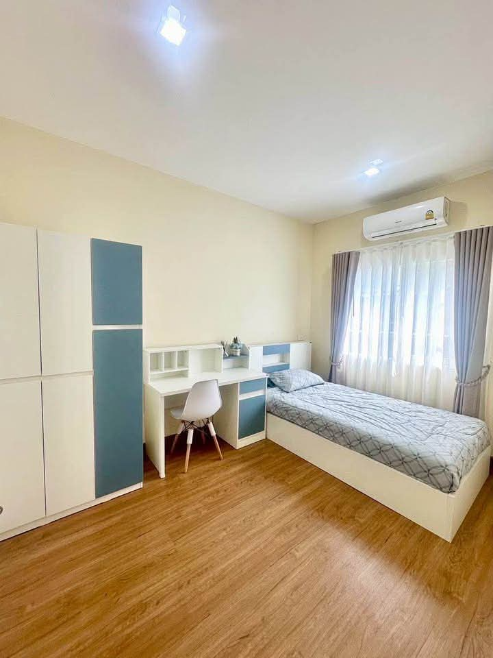 Beautiful Townhome Preview 4