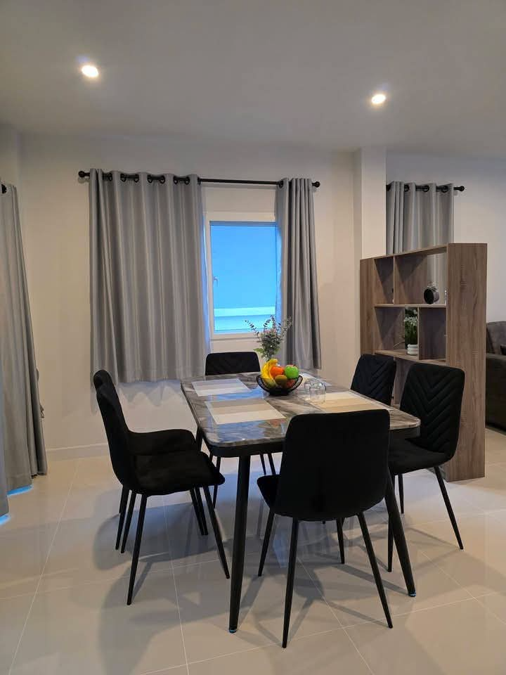 Brand New 2-Storey Preview 6