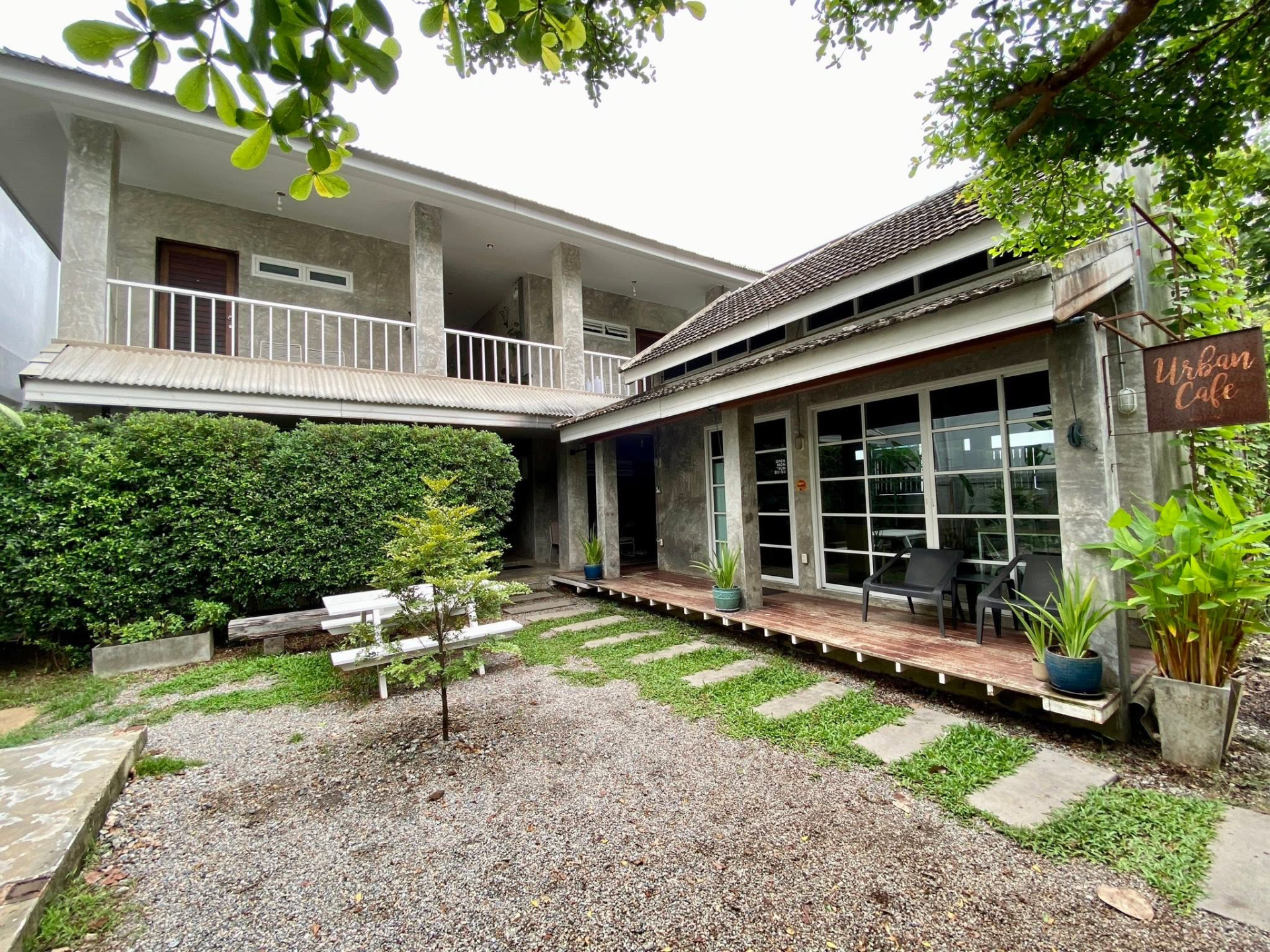 Residence for Airbnb and business investment