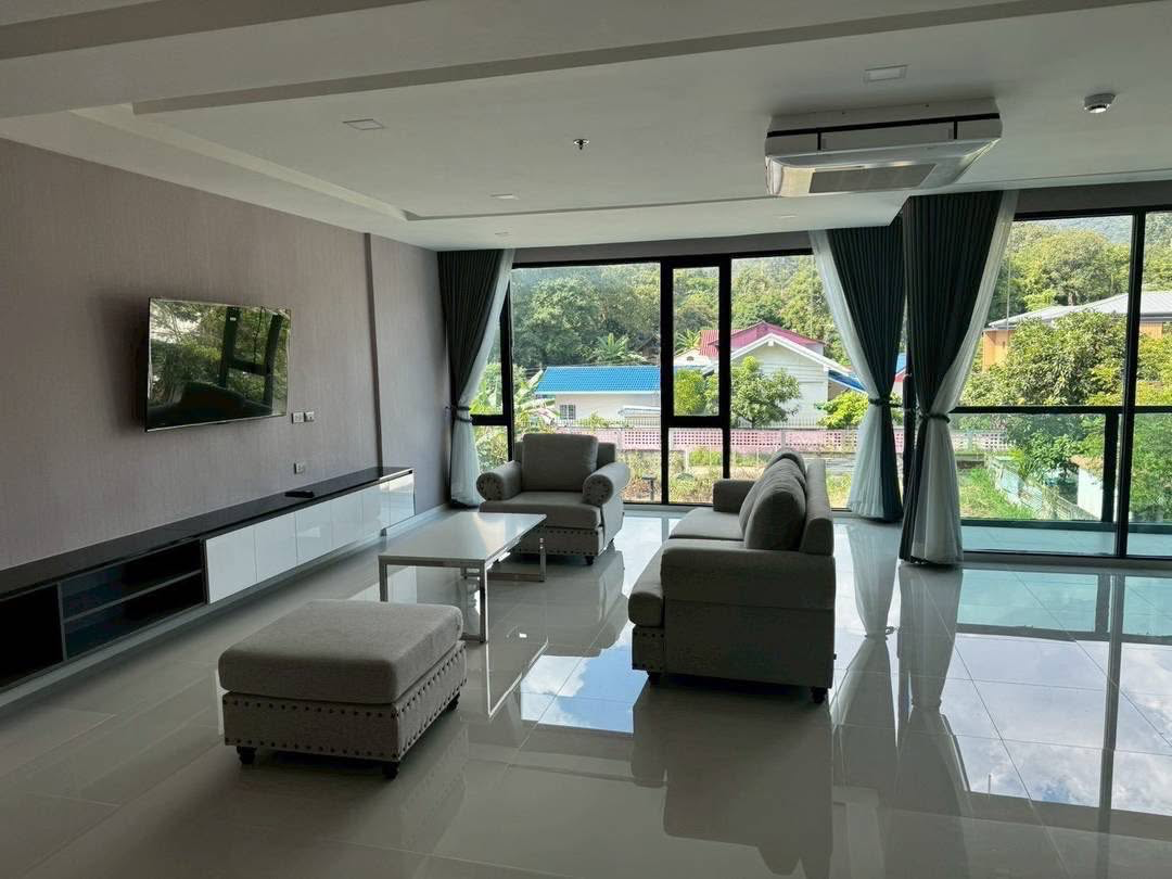 คอนโดหรูห้องใหญ่ ใกล้มช.