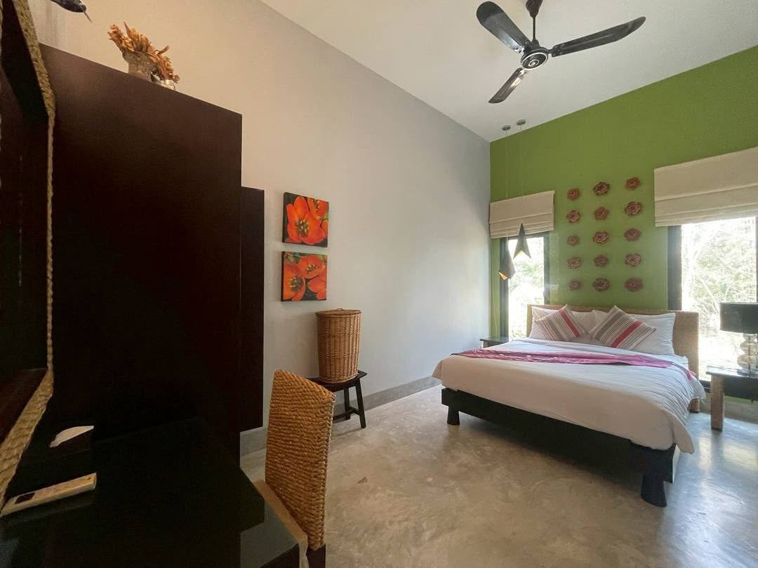 Luxury Modern Tropical Pool Villa Preview 4