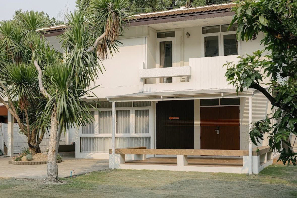 Mid-Century Modern Style House