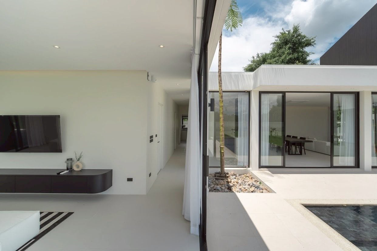 Luxury Modern Pool Villa Preview 3