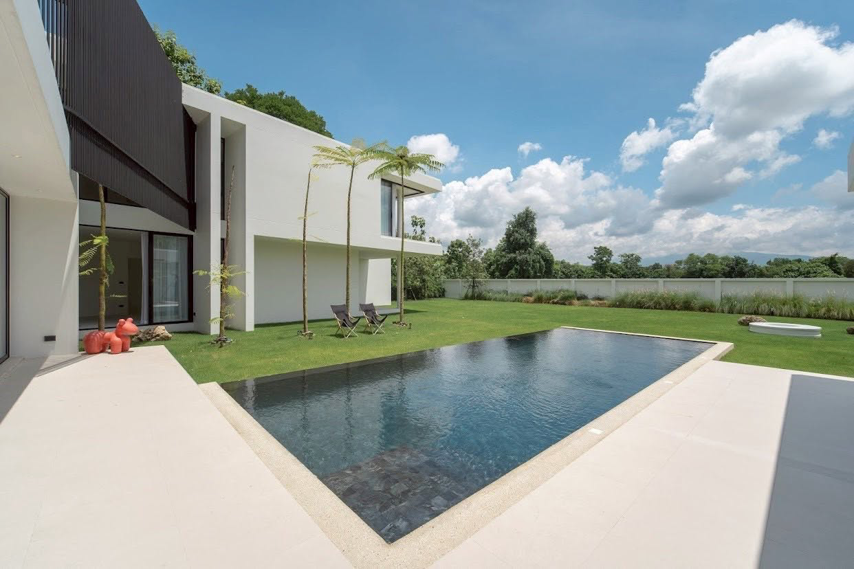 Luxury Modern Pool Villa Preview 5