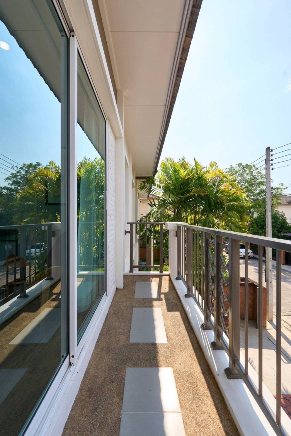 Modern Contemporary Style House Preview 6