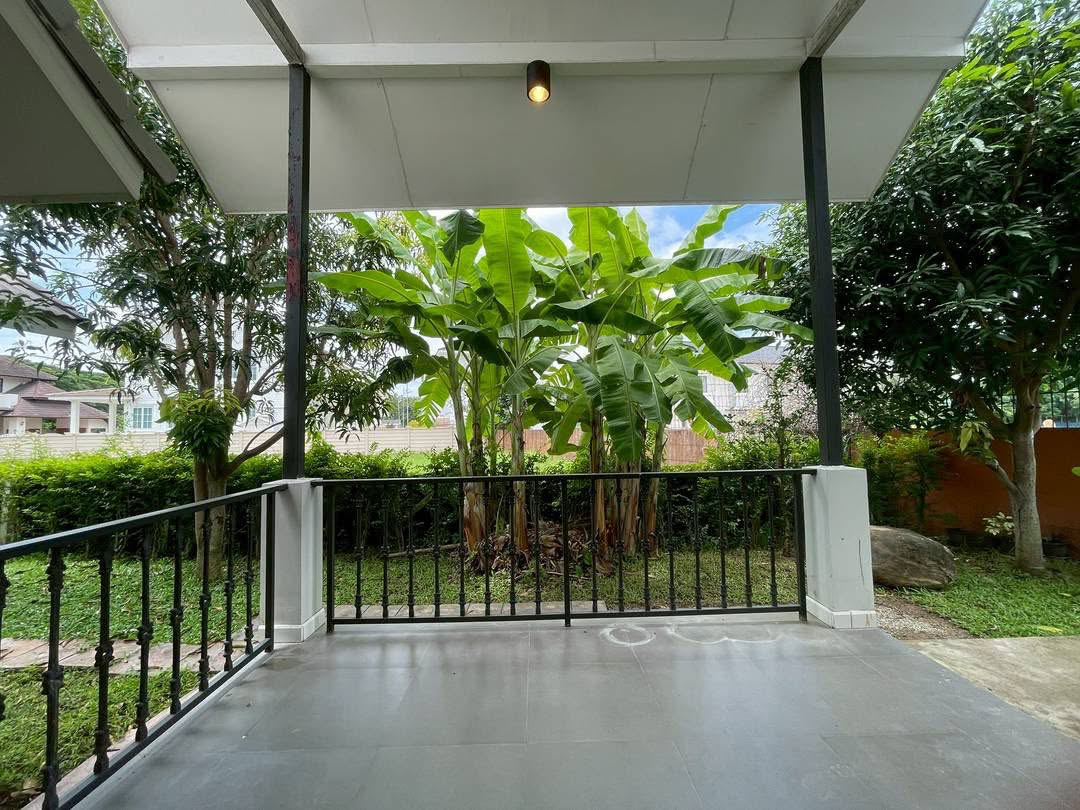 Resort-Style Villa Preview 4