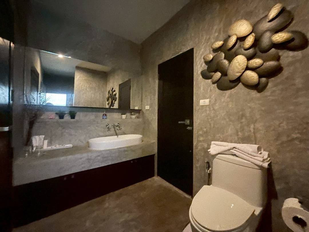 Luxury Modern Tropical Pool Villa Preview 3