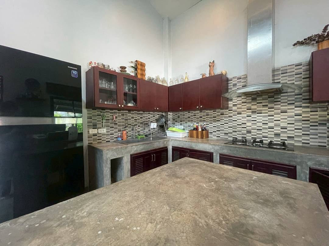 Luxury Modern Tropical Pool Villa Preview 2