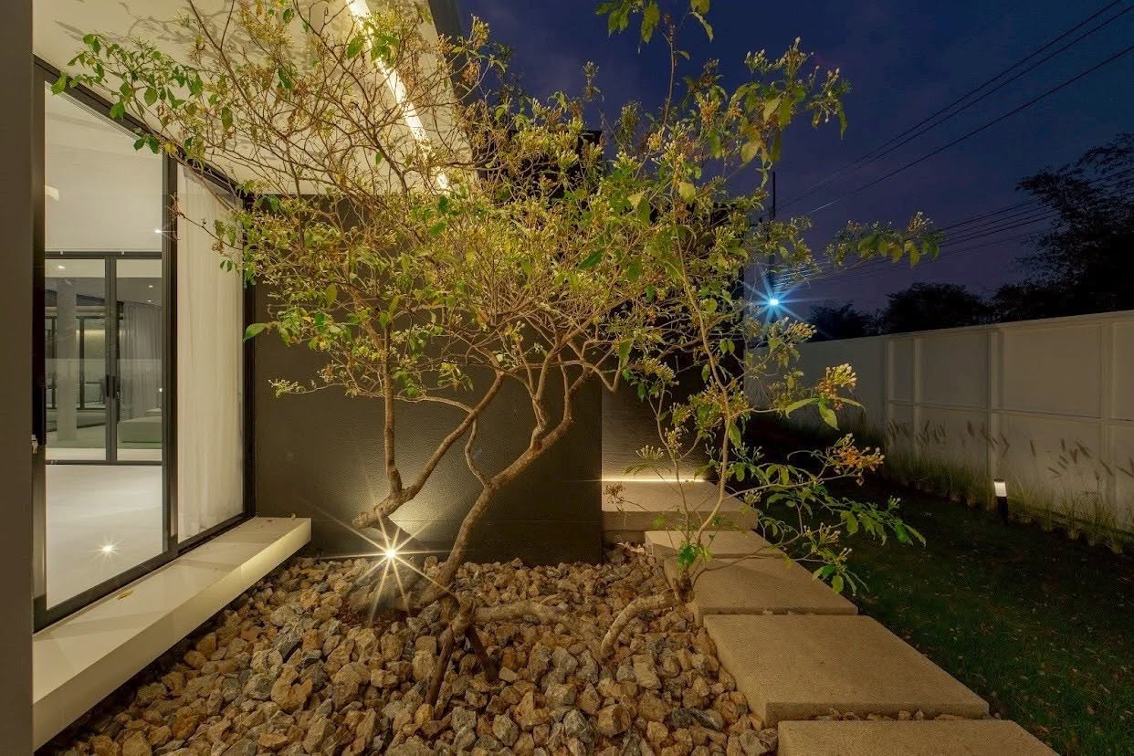 Luxury Modern Pool Villa Preview 7