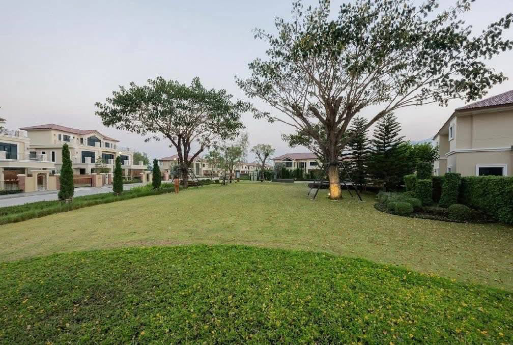 Luxury 2-Storey House  Preview 4