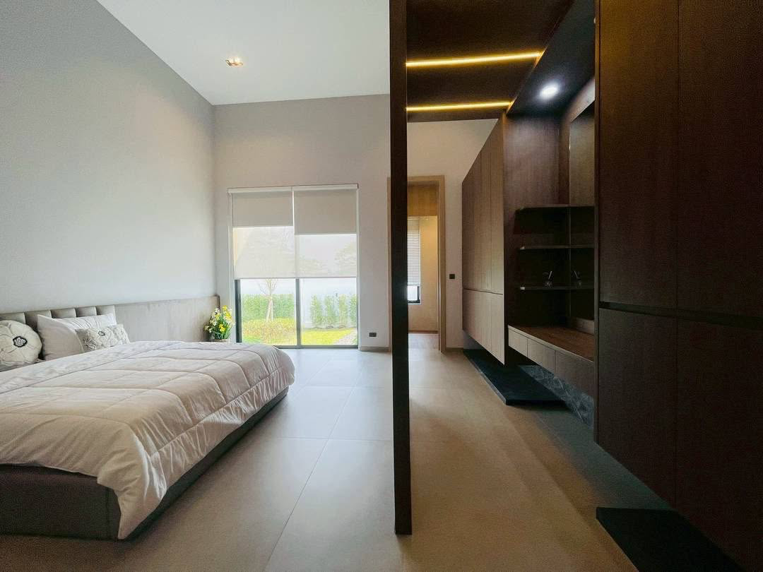  modern luxury pool villa  Preview 5