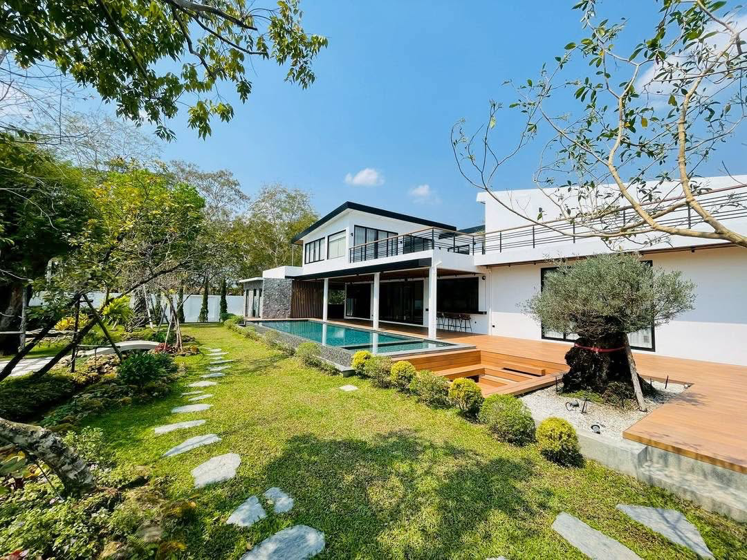 modern luxury pool villa 