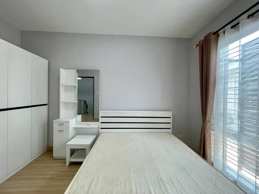 Modern Townhome Preview 6