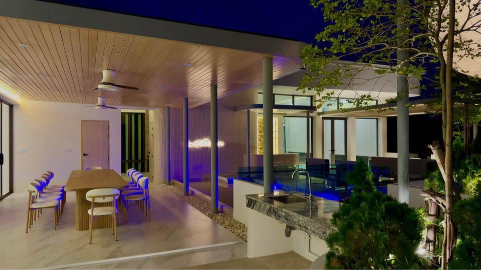 Palm Beach-style pool villa Preview 6
