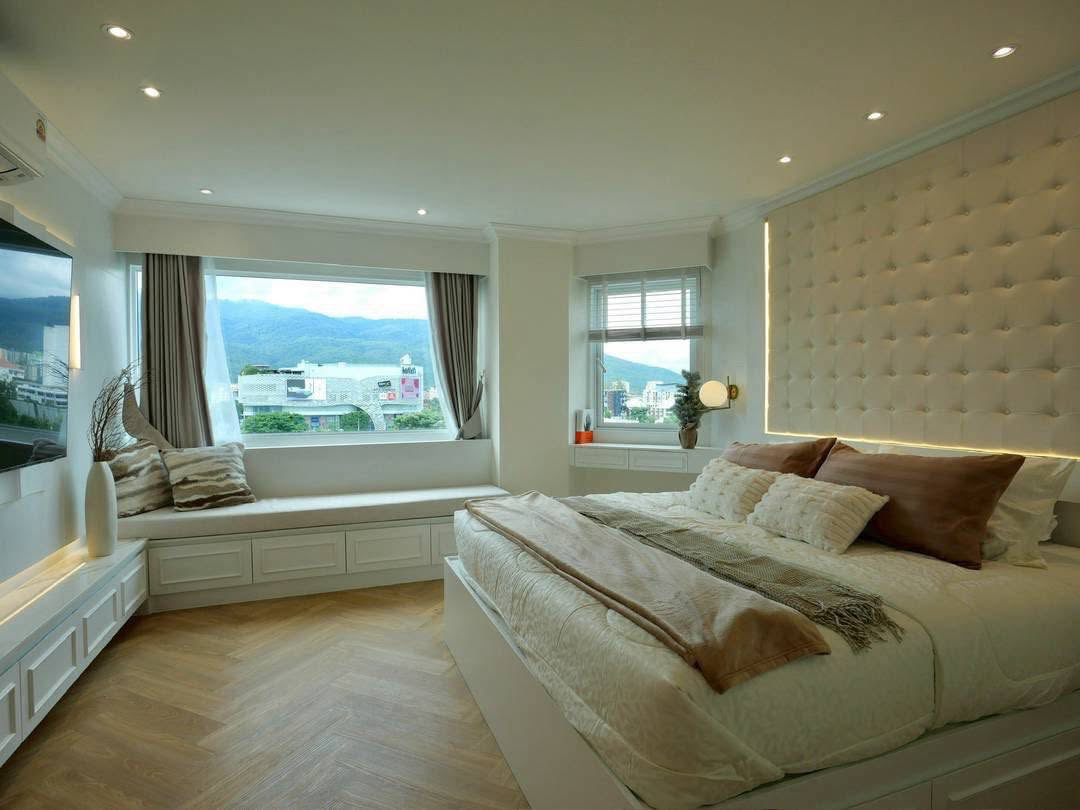 uxury condo featuring a stunning 180° 