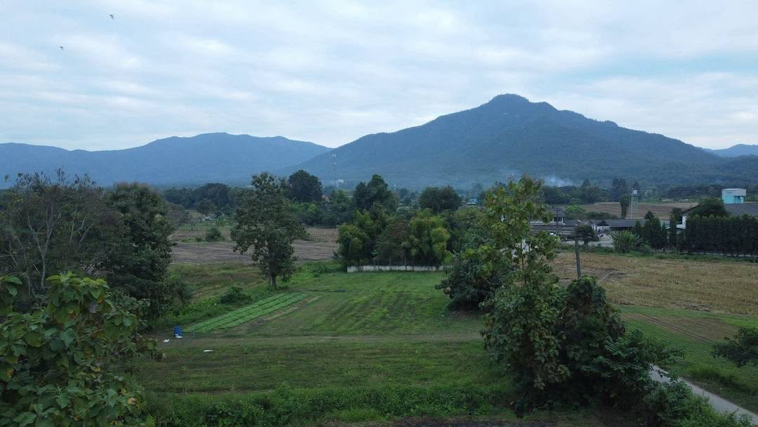 ที่ดินผืนสวย โอบล้อมด้วยภูเขา ใกล้แม่กำปอง