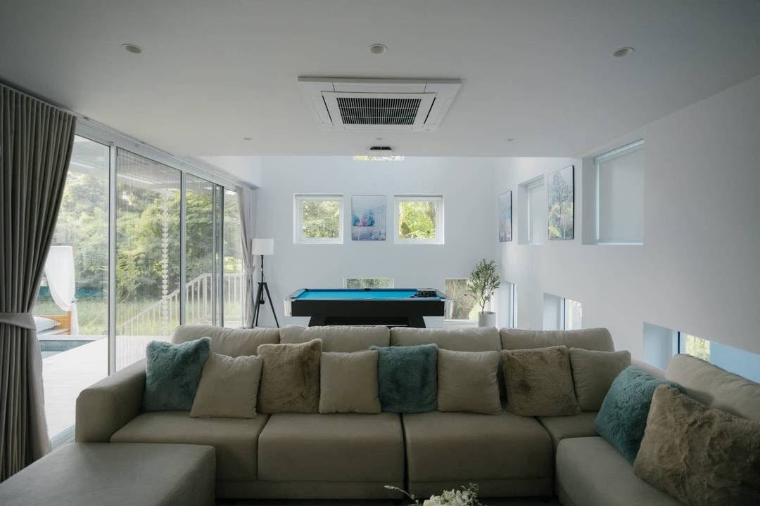 Ultra-Luxury Modern European Pool Villa Preview 6