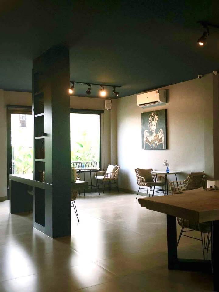 Luxurious Modern English Style Villa Preview 6
