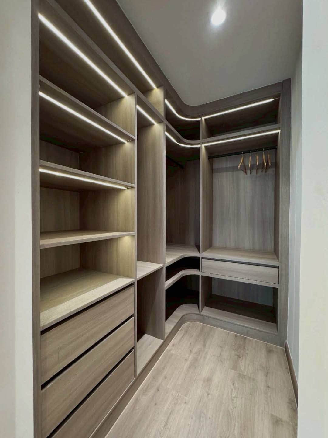 Renovated Condo for Sale Preview 3