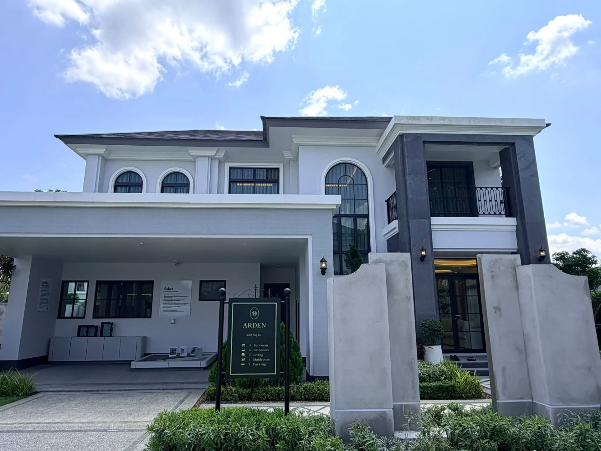 Luxury Residence in Chiang Mai. Exclusive Home in a Prime Mahidol Road Location. Preview 4