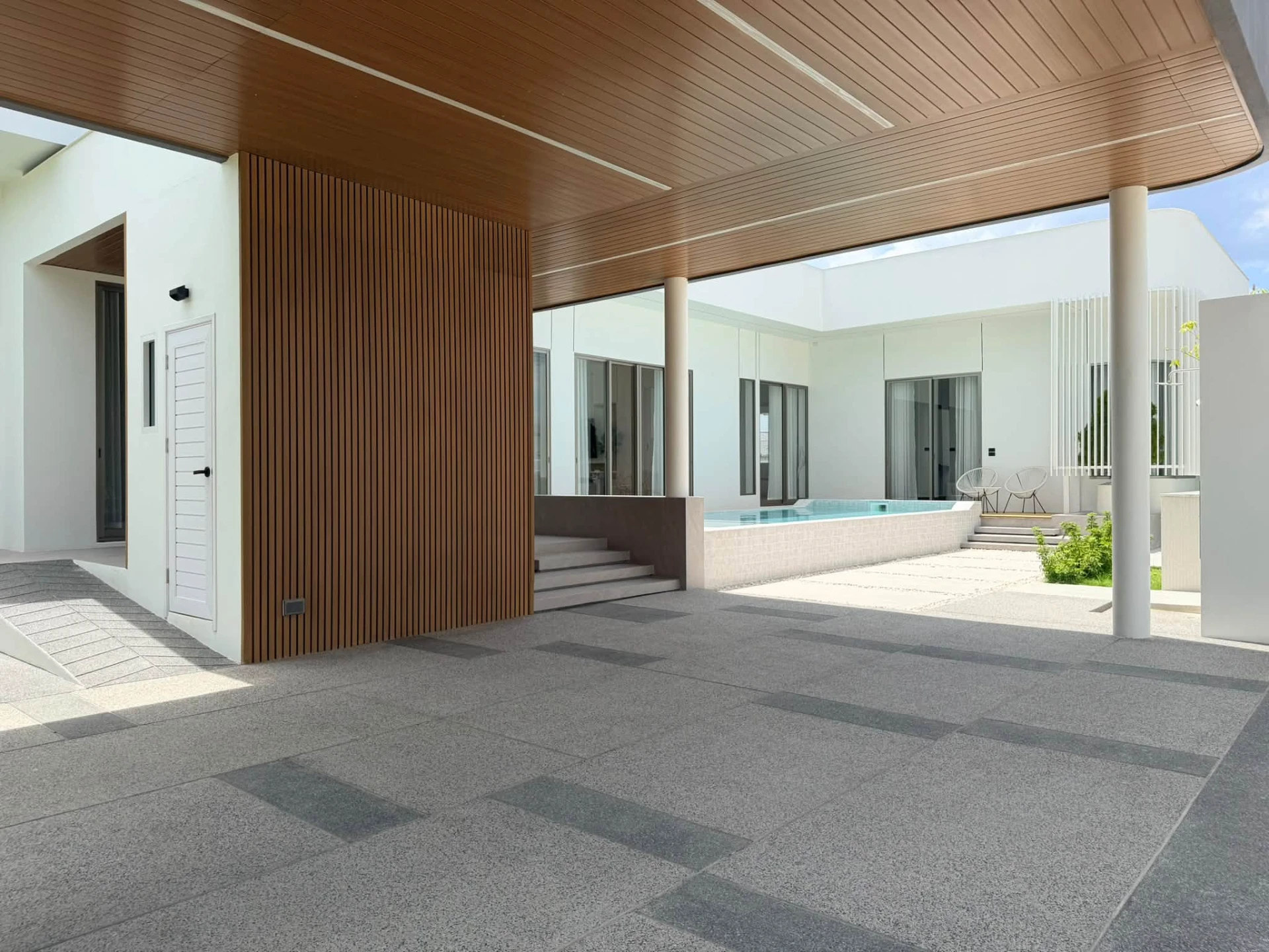 ขาย Luxury Pool Villa ชั้นเดียว เชียงใหม่ บรรยากาศรีสอร์ต บนทำเลสันผักหวาน–หางดง เชียงใหม่ สัมผัสการอยู่อาศัยที่ผสานความเรียบหรู ความเป็นส่วนตัว และธรรมชาติเข้าด้วยกันอย่างลงตัว Preview 2