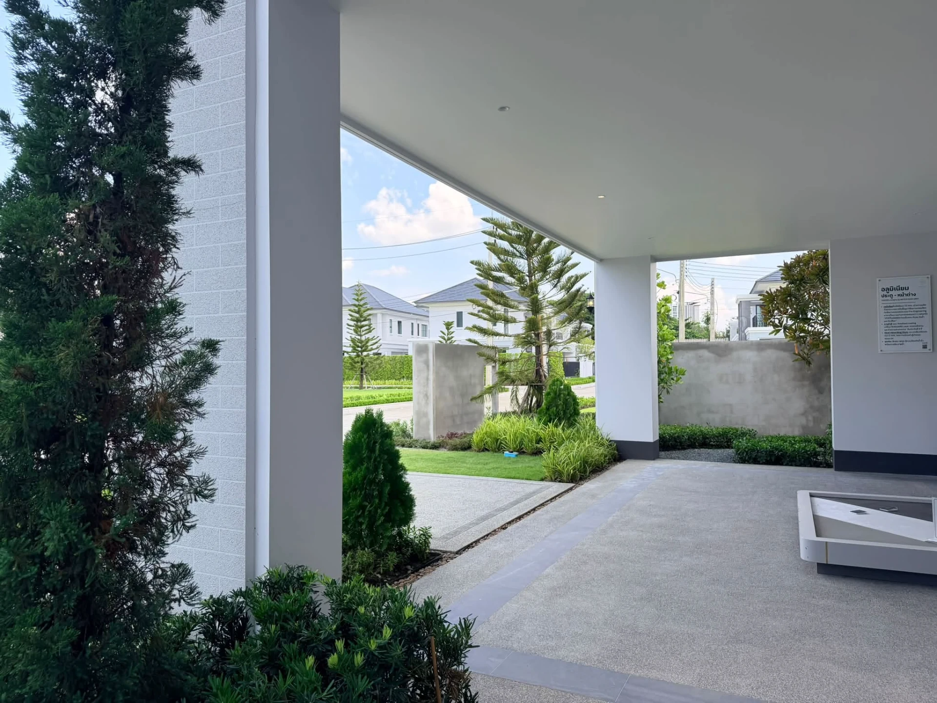 Luxury Residence in Chiang Mai. Exclusive Home in a Prime Mahidol Road Location. Preview 5