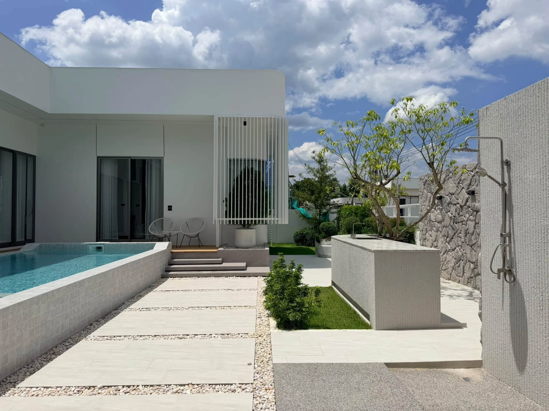 ขาย Luxury Pool Villa ชั้นเดียว เชียงใหม่ บรรยากาศรีสอร์ต บนทำเลสันผักหวาน–หางดง เชียงใหม่ สัมผัสการอยู่อาศัยที่ผสานความเรียบหรู ความเป็นส่วนตัว และธรรมชาติเข้าด้วยกันอย่างลงตัว Preview 4