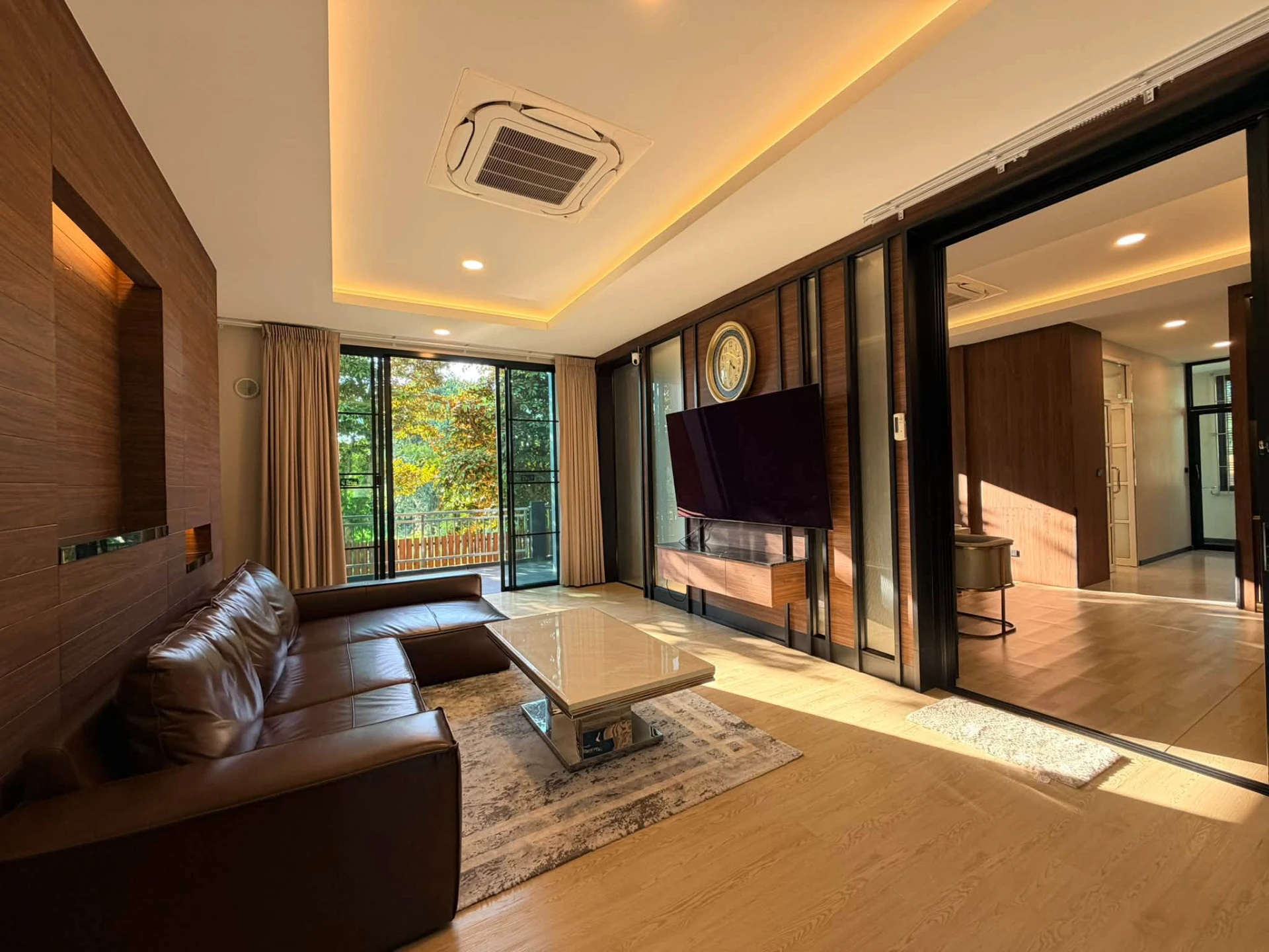 🏡ขาย l ให้เช่าl บ้านหรูตกแต่งครบ | พร้อมเข้าอยู่ สัมผัสการใช้ชีวิตเหนือระดับในบ้านสไตล์ Modern Contemporary / Modern Tropical บนทำเลสงบเป็นส่วนตัว น้ำแพร่ เชียงใหม่ บ้านขนาดใหญ่ที่ออกแบบมาเพื่อรองรับการอยู่อาศัยของครอบครัว การพักผ่อน และการสังสรรค์อย่า Preview 2
