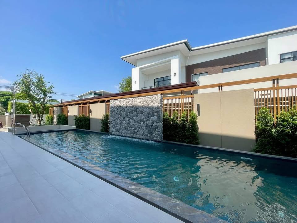 Modern Luxury House Preview 2