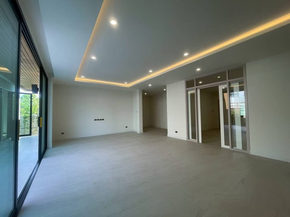 Modern Luxury House Preview 3