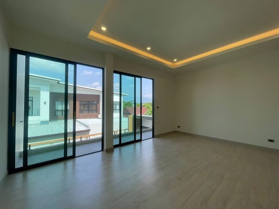 Modern Luxury House Preview 7
